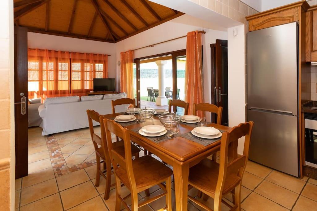 Villa Helen - Heated Pool Wifi Smarttv Barbecue Corralejo Exterior foto